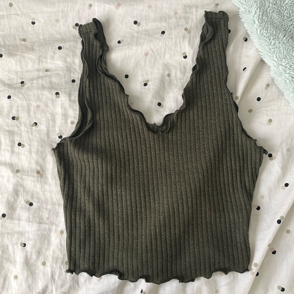 Dark green ruffled trim tank top - Picture 1 of 6